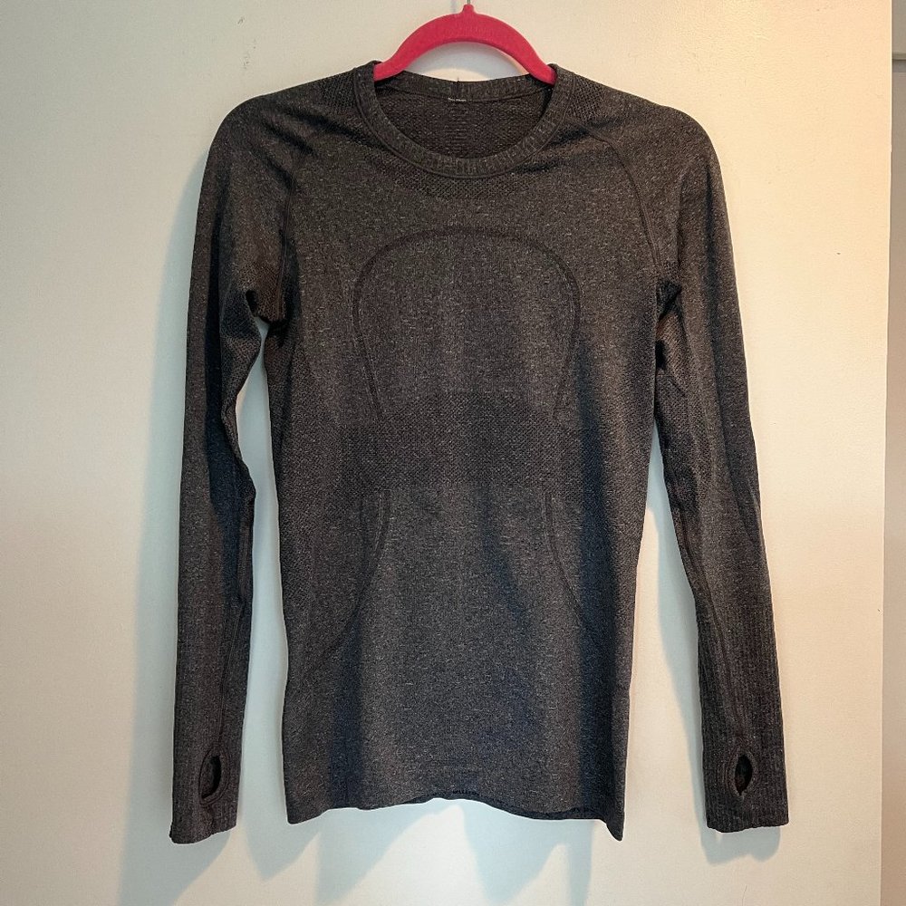 Lululemon Swiftly tech top in charcoal, size 6